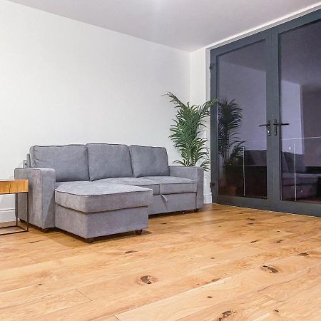 2 Bedroom City Centre Apartment With Parking Bedford Exterior photo