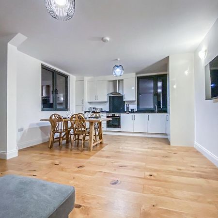 2 Bedroom City Centre Apartment With Parking Bedford Exterior photo