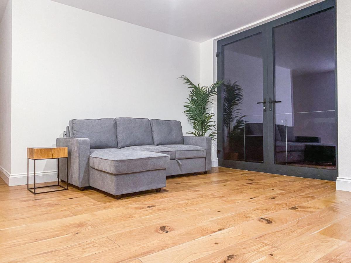 2 Bedroom City Centre Apartment With Parking Bedford Exterior photo