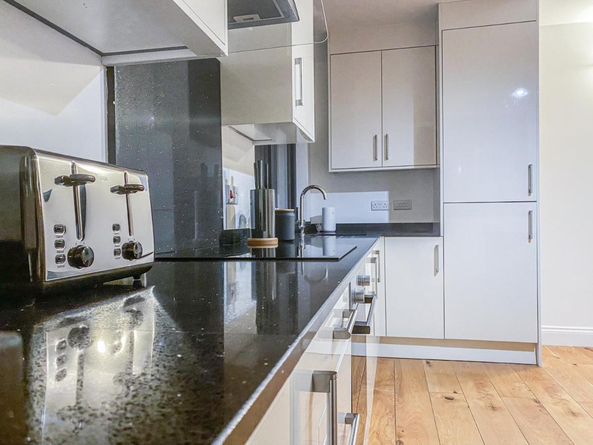 2 Bedroom City Centre Apartment With Parking Bedford Exterior photo