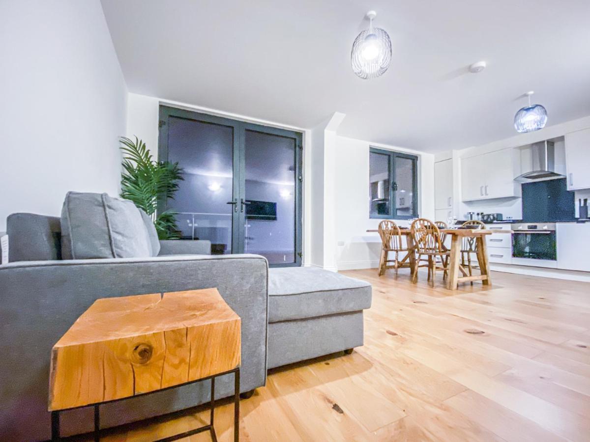 2 Bedroom City Centre Apartment With Parking Bedford Exterior photo