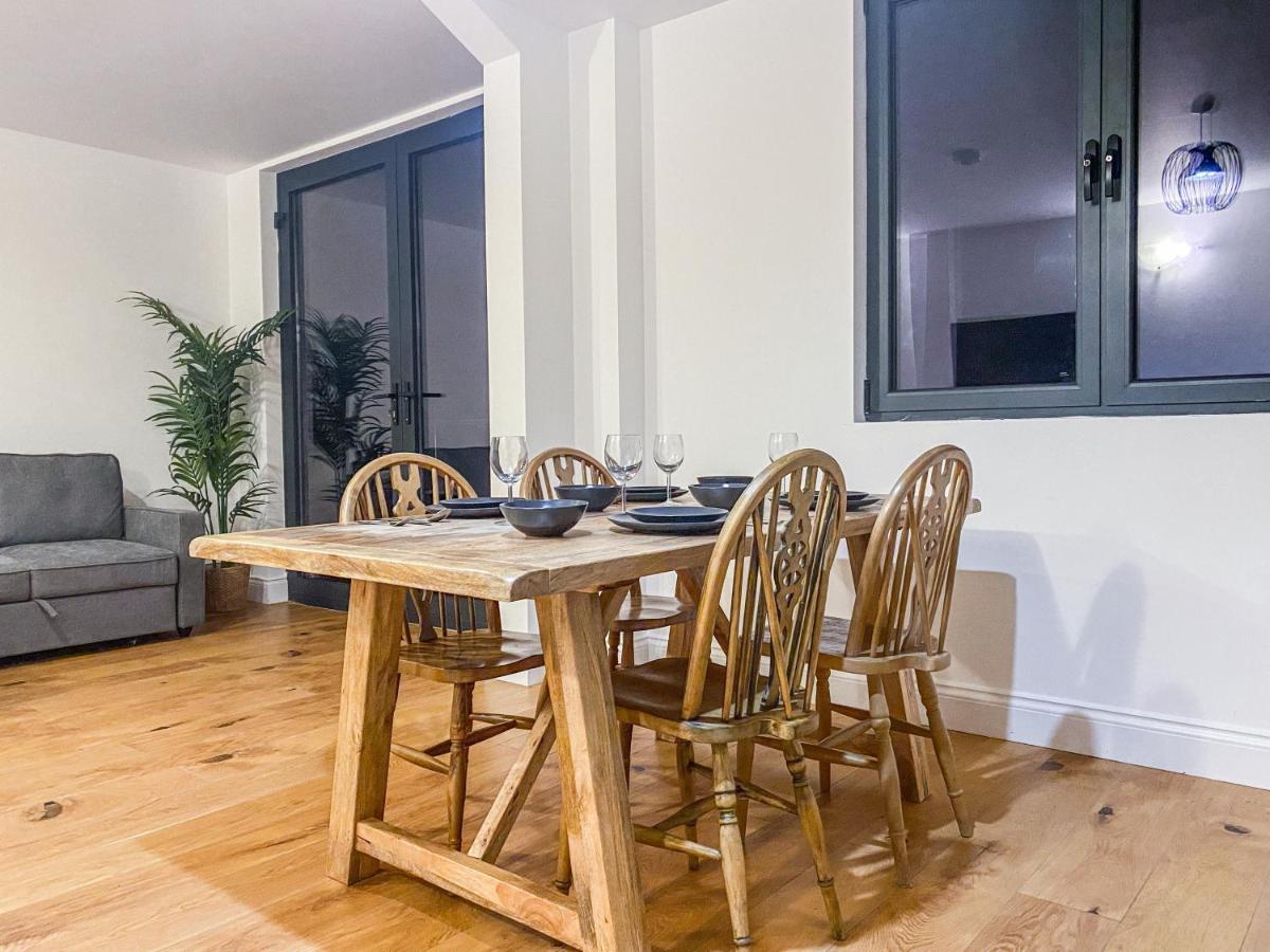 2 Bedroom City Centre Apartment With Parking Bedford Exterior photo