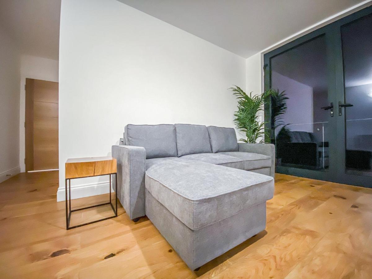 2 Bedroom City Centre Apartment With Parking Bedford Exterior photo