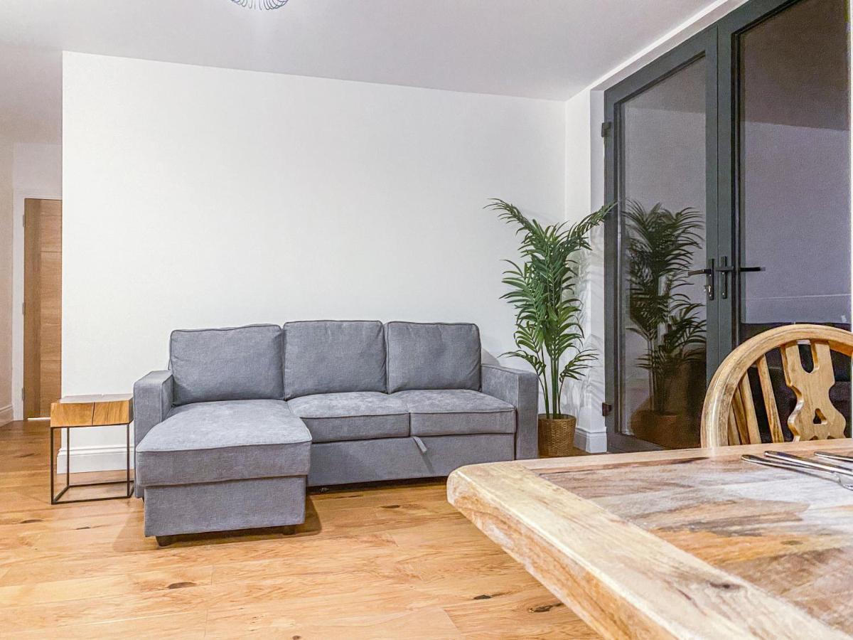 2 Bedroom City Centre Apartment With Parking Bedford Exterior photo