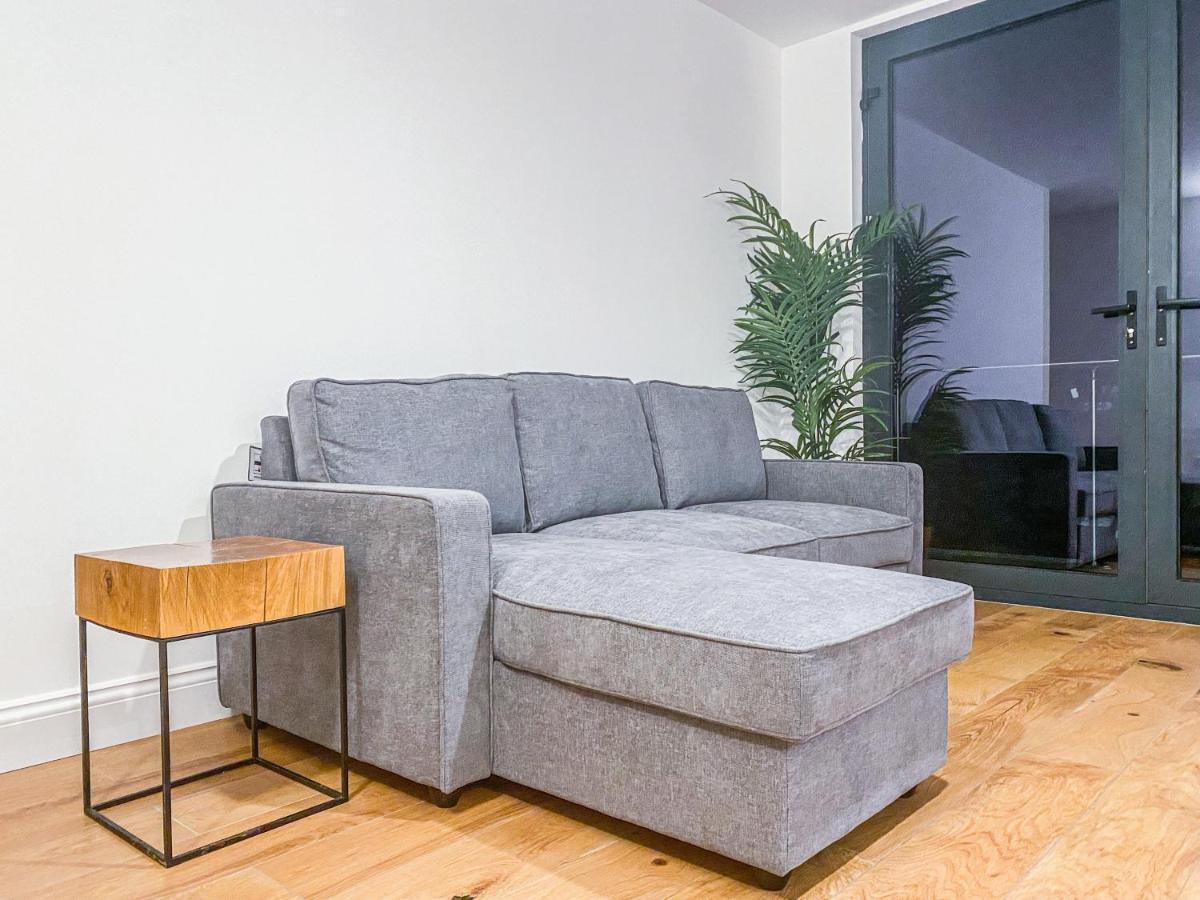2 Bedroom City Centre Apartment With Parking Bedford Exterior photo